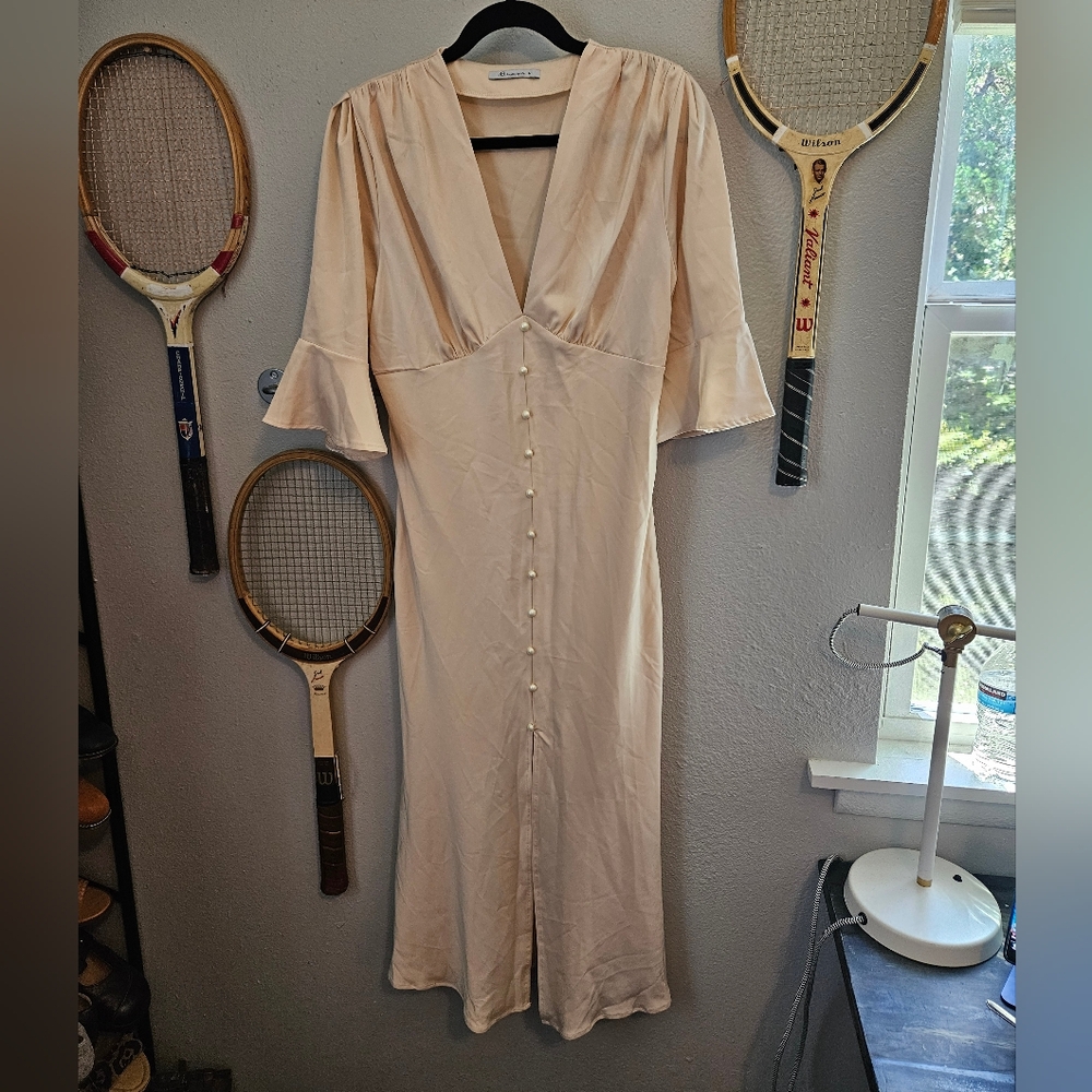 Amy Enjoy Life Elegant Cream Bell Sleeve Vintage Style Dress Size Medium Wedding